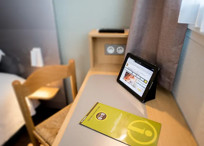 Bordeaux De מלון 2*